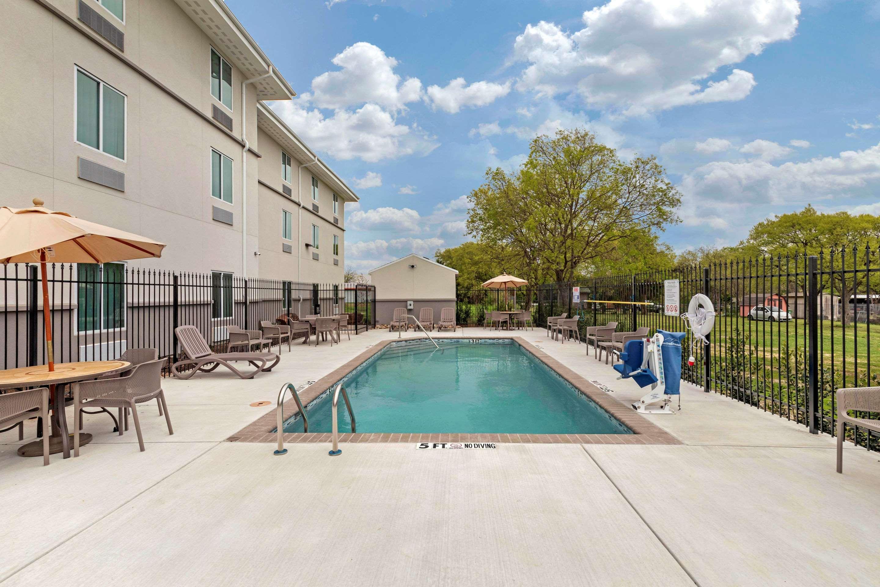 Mainstay Suites Lancaster Dallas South Bagian luar foto